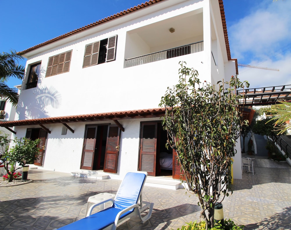 Vila Lusitânia — Hotel building in Funchal, Madeira