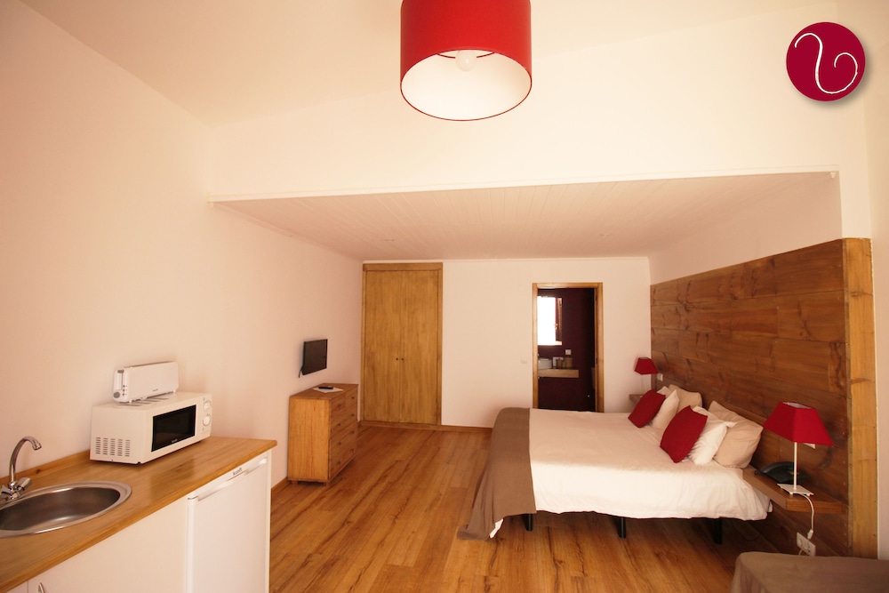 Vila Lusitânia — Hotel rooms in Funchal, Madeira