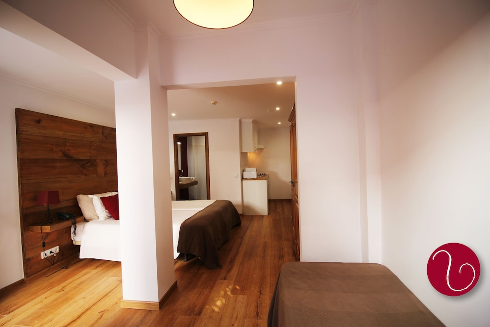 Vila Lusitânia — Hotel rooms in Funchal, Madeira