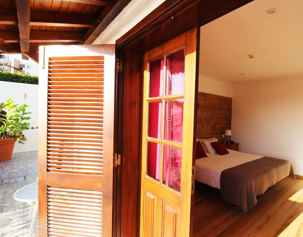 Vila Lusitânia — Hotel rooms in Funchal, Madeira