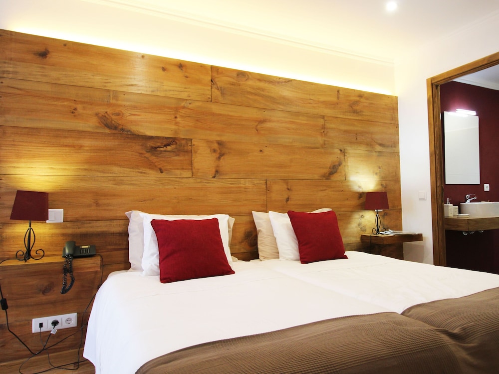 Vila Lusitânia — Hotel rooms in Funchal, Madeira