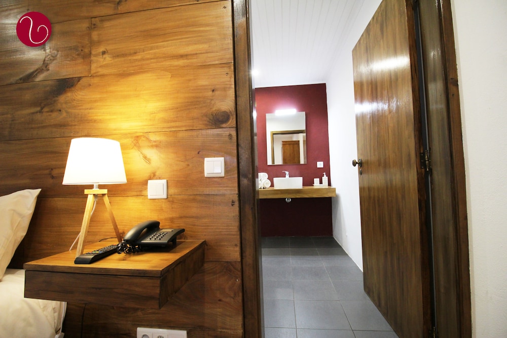 Vila Lusitânia — Hotel rooms in Funchal, Madeira