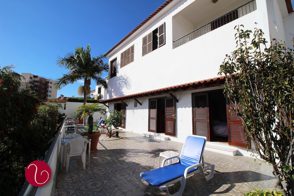 Vila Lusitânia — Hotel building in Funchal, Madeira