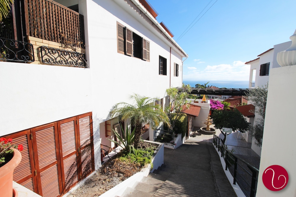 Vila Lusitânia — Hotel building in Funchal, Madeira
