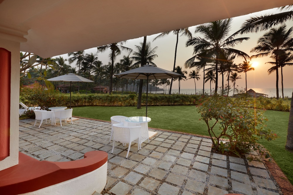 Taj Holiday Village Resort & Spa — Beach in Candolim, Goa