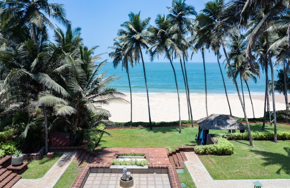 Taj Holiday Village Resort & Spa — Beach in Candolim, Goa