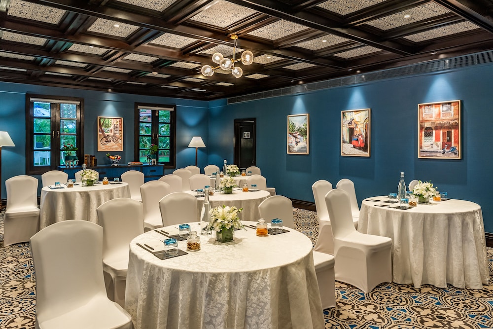 Taj Holiday Village Resort & Spa — Restaurant & bars in Candolim, Goa