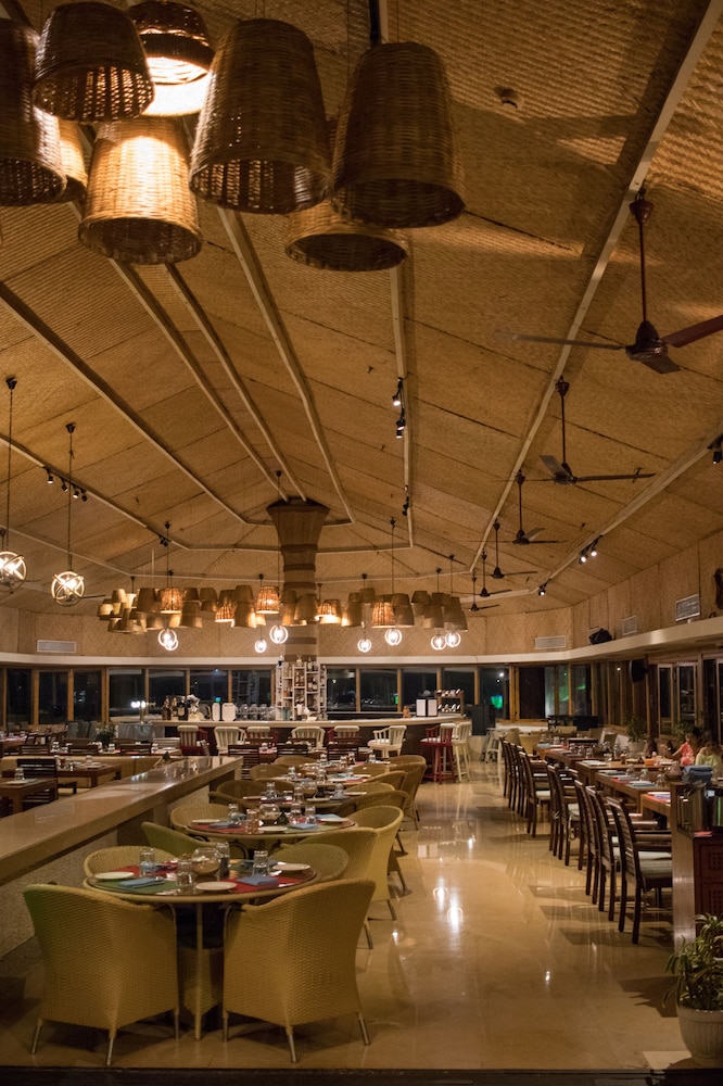 Taj Holiday Village Resort & Spa — Restaurant & bars in Candolim, Goa