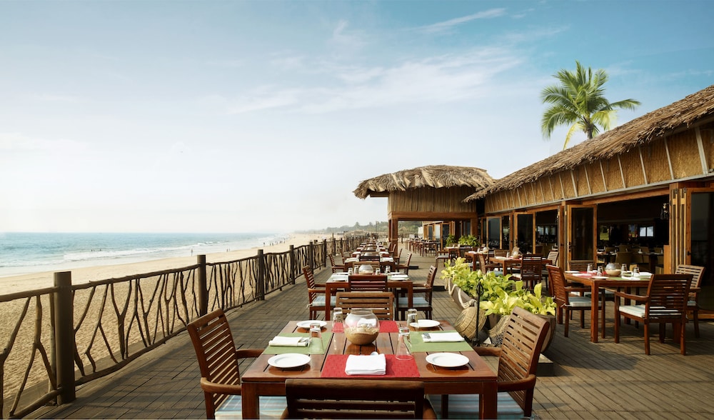 Taj Holiday Village Resort & Spa — Restaurant & bars in Candolim, Goa