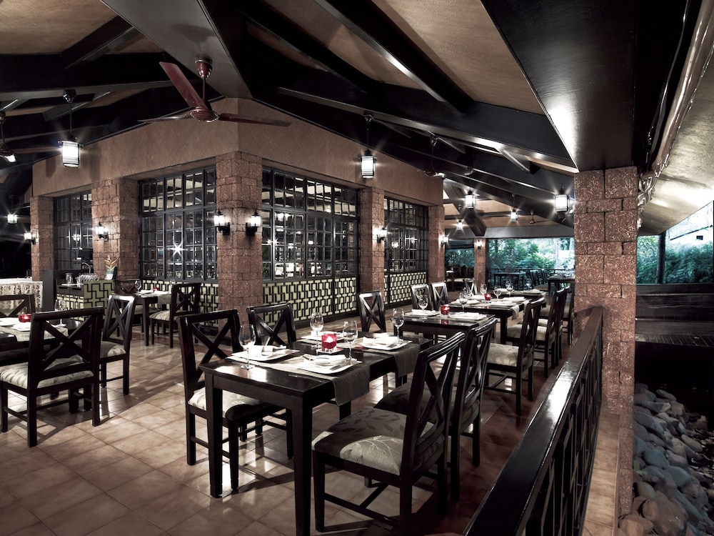 Taj Holiday Village Resort & Spa — Restaurant & bars in Candolim, Goa