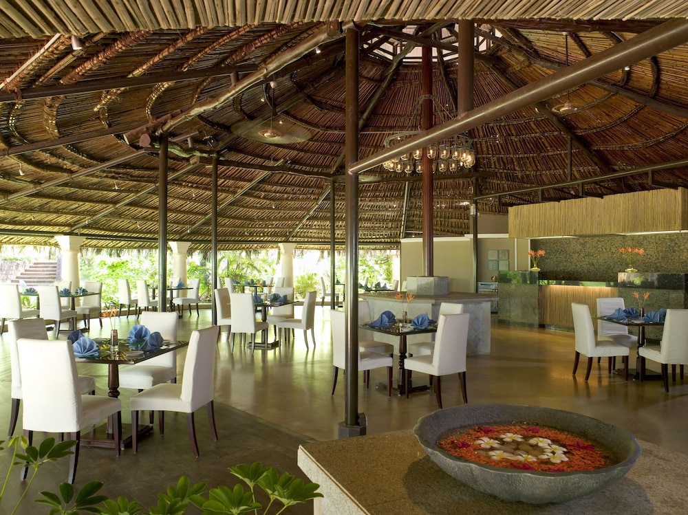 Taj Holiday Village Resort & Spa — Restaurant & bars in Candolim, Goa