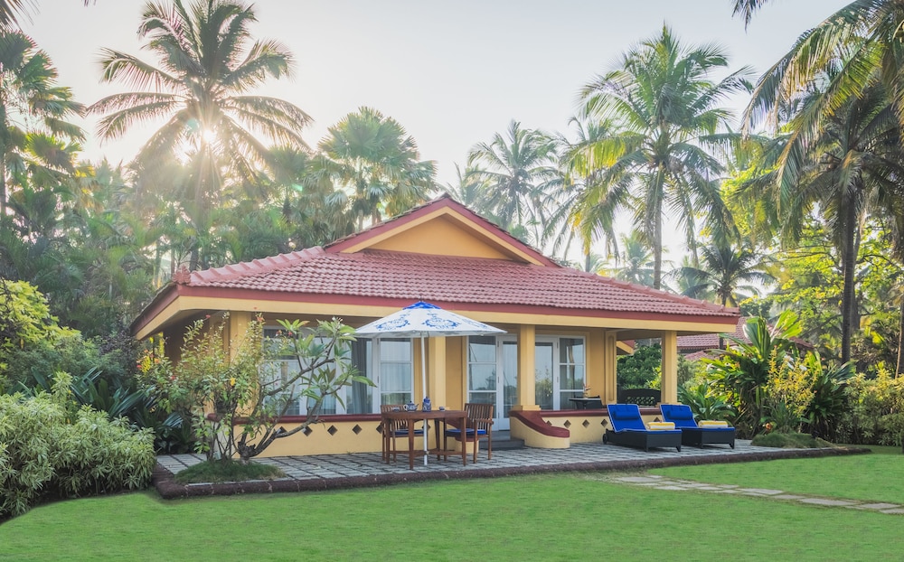 Taj Holiday Village Resort & Spa — Hotel building in Candolim, Goa