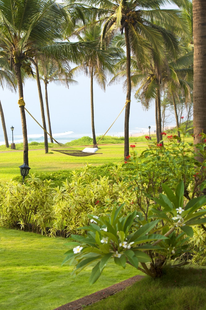 Taj Holiday Village Resort & Spa — Beach in Candolim, Goa