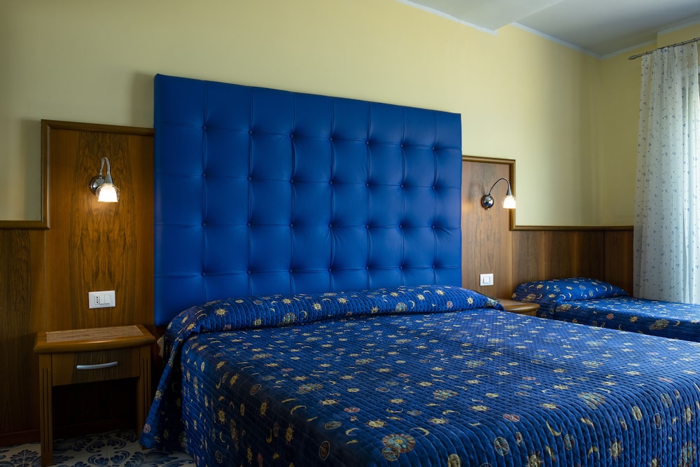 Hotel Panoramic — Hotel rooms in Giardini Naxos, Sicily