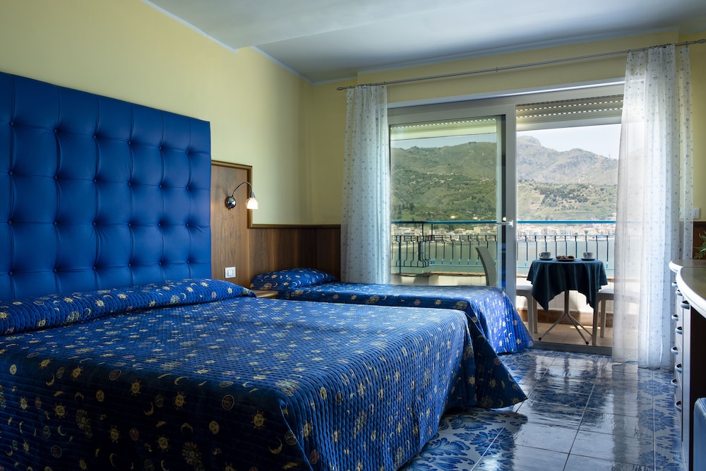 Hotel Panoramic — Hotel rooms in Giardini Naxos, Sicily