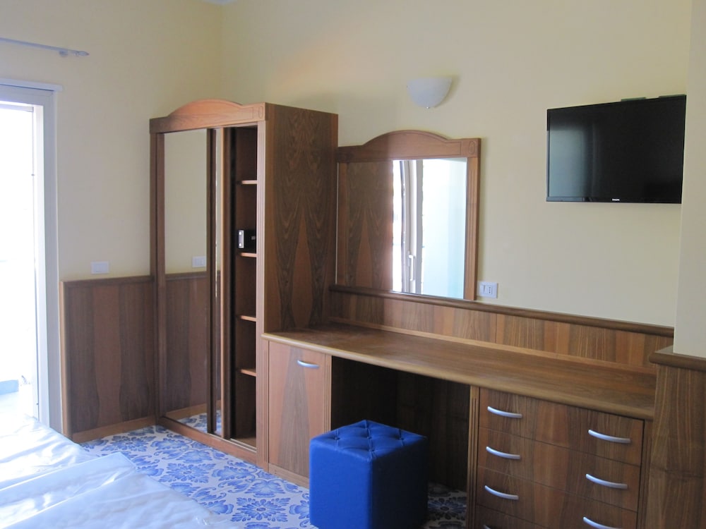 Hotel Panoramic — Hotel rooms in Giardini Naxos, Sicily