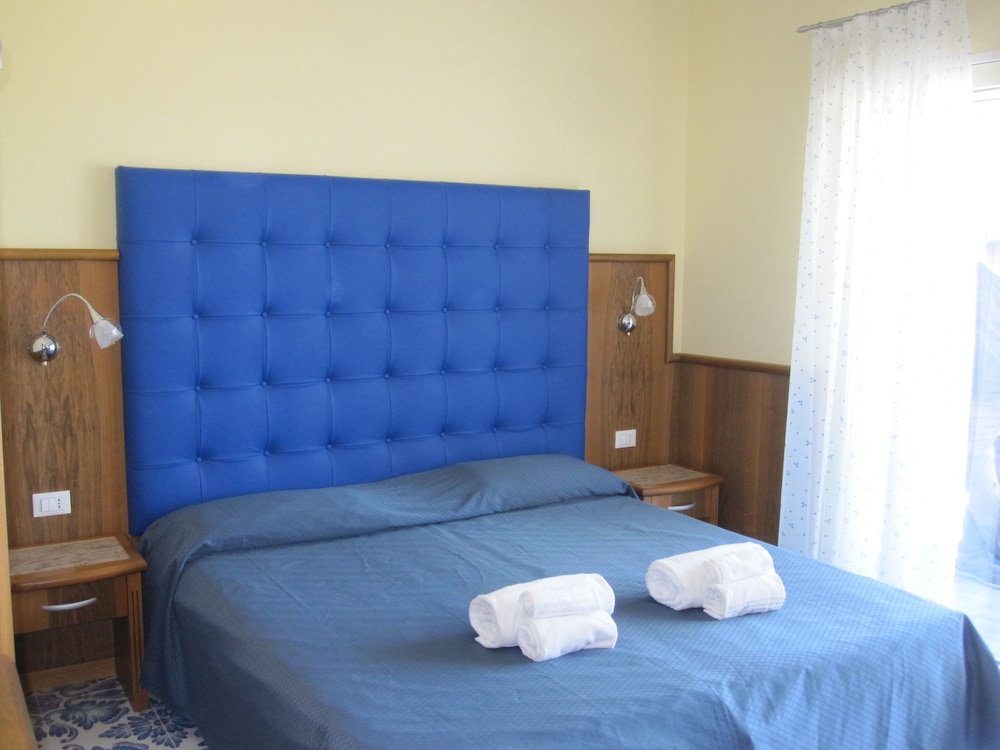 Hotel Panoramic — Hotel rooms in Giardini Naxos, Sicily