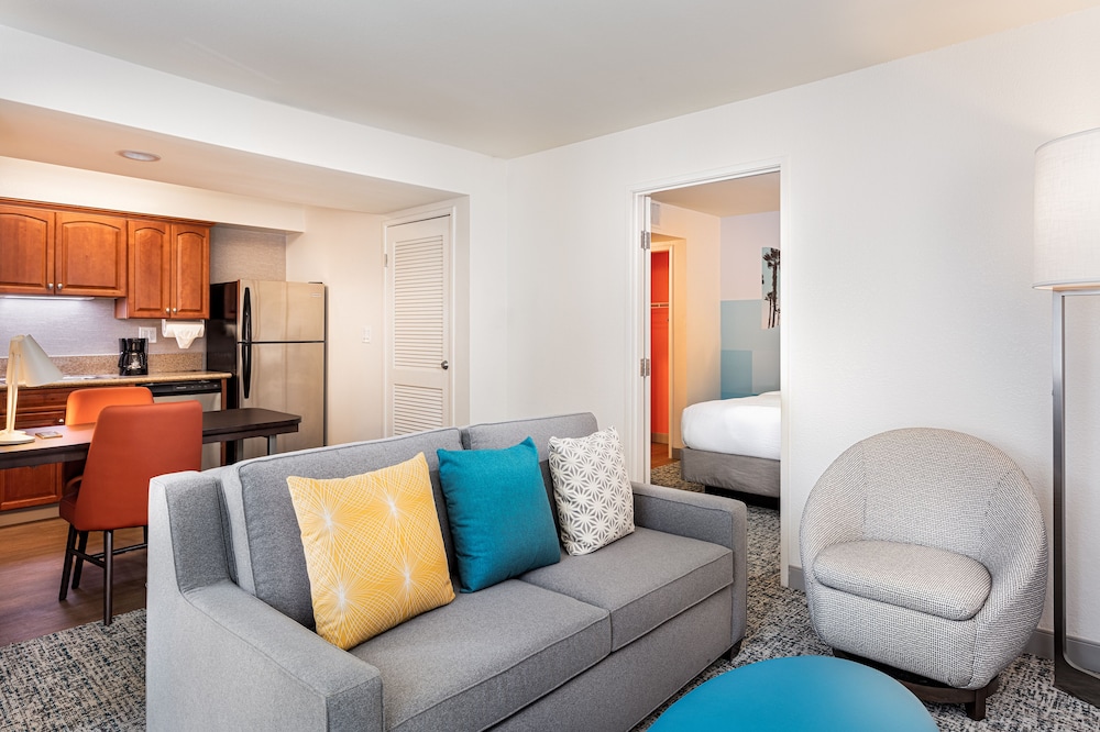 Clementine Hotel & Suites Anaheim — Hotel rooms in Anaheim, California