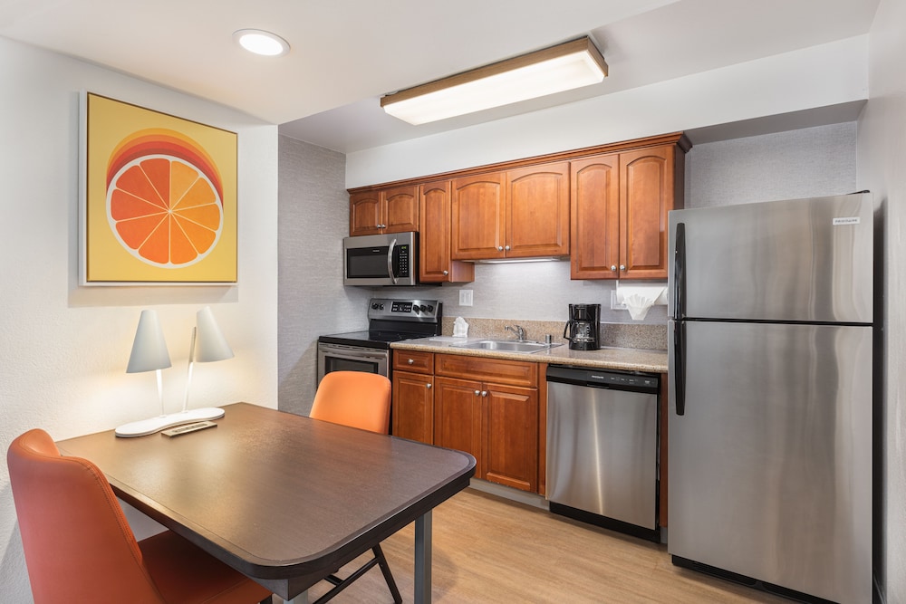 Clementine Hotel & Suites Anaheim — Hotel rooms in Anaheim, California