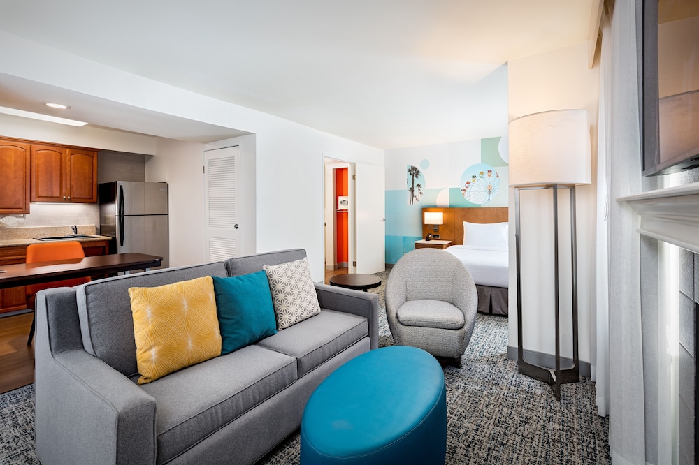 Clementine Hotel & Suites Anaheim — Hotel rooms in Anaheim, California