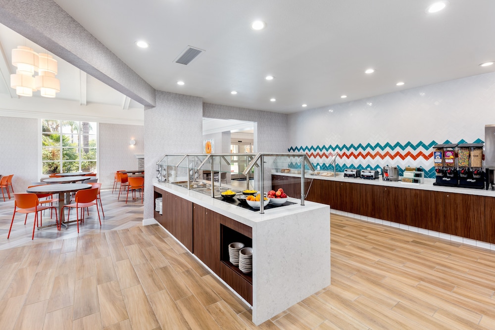 Clementine Hotel & Suites Anaheim — Restaurant & bars in Anaheim, California