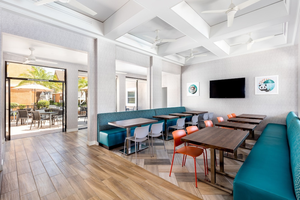 Clementine Hotel & Suites Anaheim — Restaurant & bars in Anaheim, California