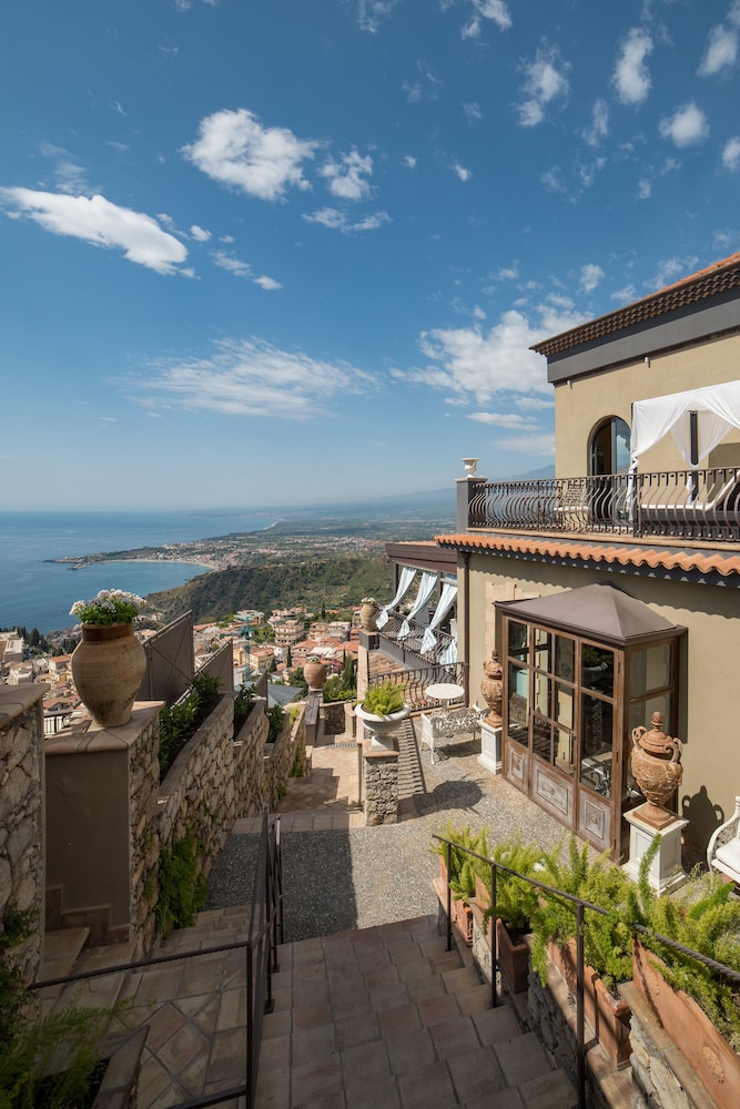 Hotel Villa Ducale — Hotel rooms in Taormina, Sicily