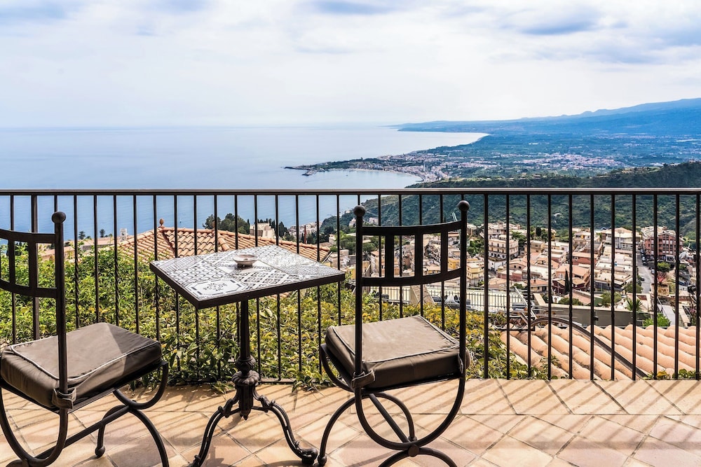 Hotel Villa Ducale — Hotel rooms in Taormina, Sicily