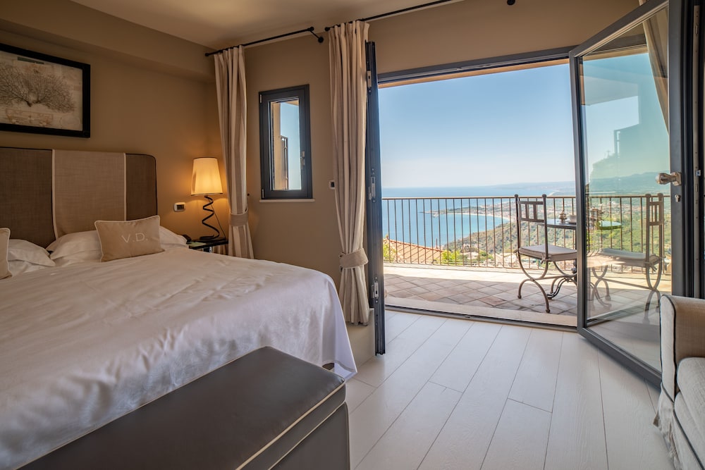 Hotel Villa Ducale — Hotel rooms in Taormina, Sicily