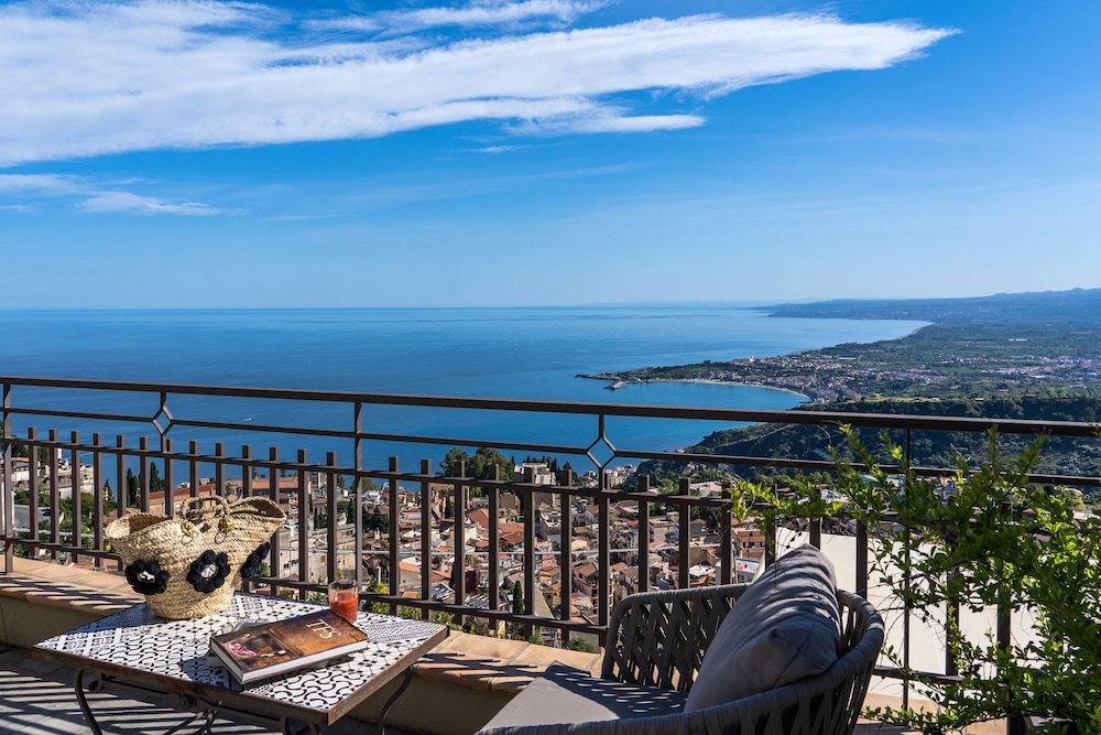 Hotel Villa Ducale — Hotel rooms in Taormina, Sicily