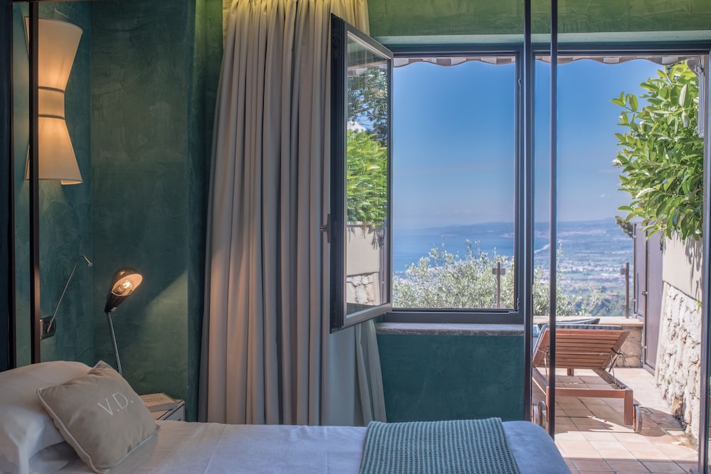 Hotel Villa Ducale — Hotel rooms in Taormina, Sicily