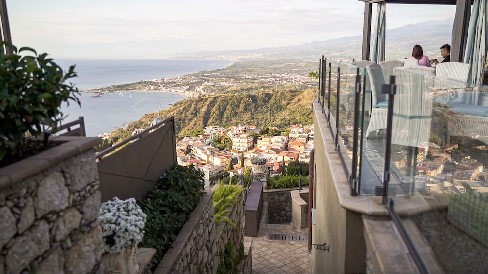 Hotel Villa Ducale — Hotel rooms in Taormina, Sicily