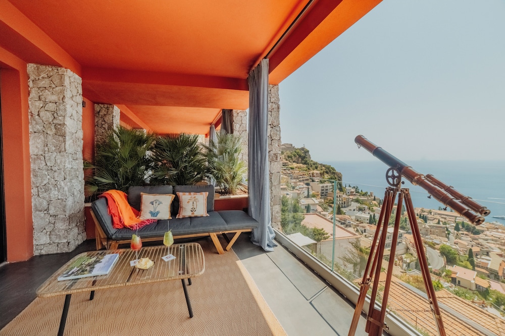 Hotel Villa Ducale — Hotel rooms in Taormina, Sicily