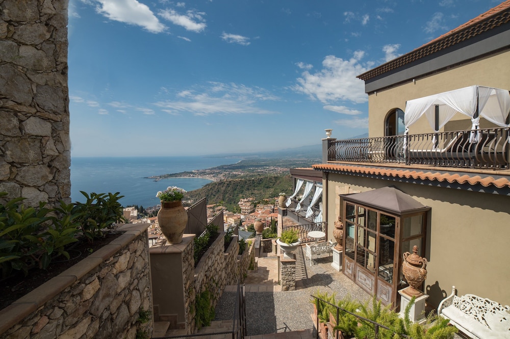 Hotel Villa Ducale — Hotel rooms in Taormina, Sicily