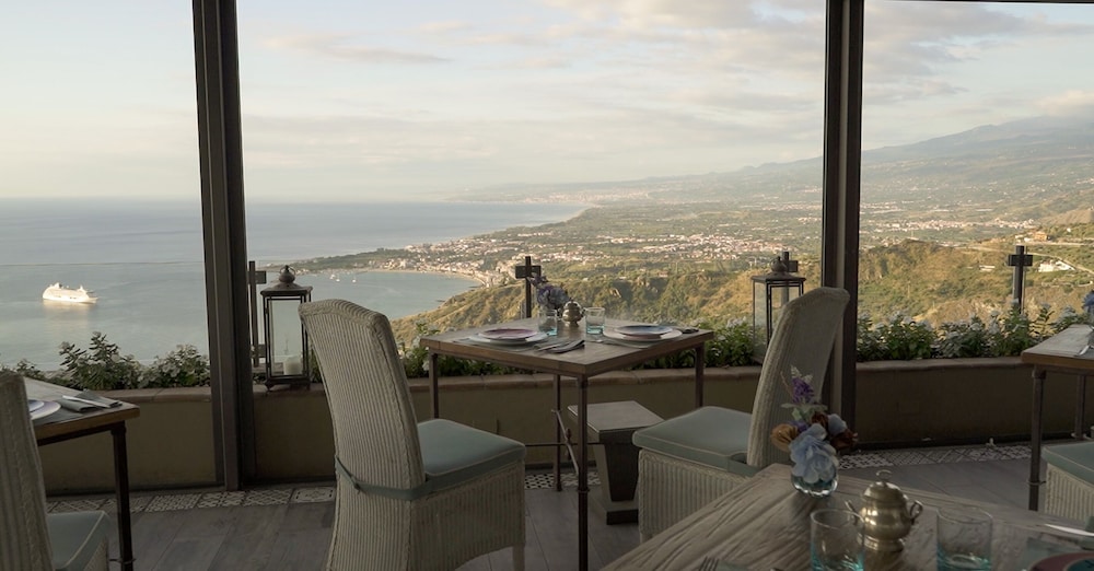 Hotel Villa Ducale — Restaurant & bars in Taormina, Sicily