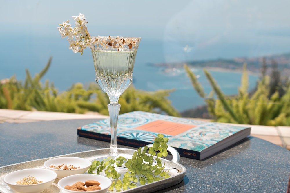 Hotel Villa Ducale — Restaurant & bars in Taormina, Sicily