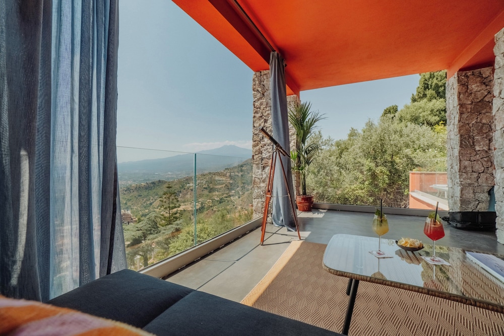 Hotel Villa Ducale — Hotel rooms in Taormina, Sicily
