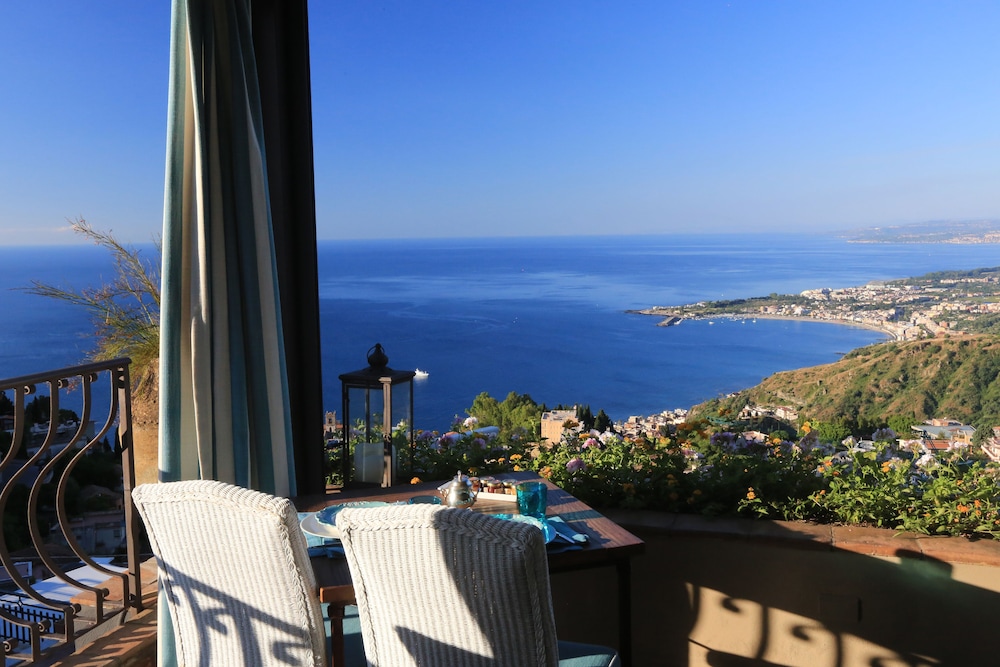 Hotel Villa Ducale — Hotel rooms in Taormina, Sicily