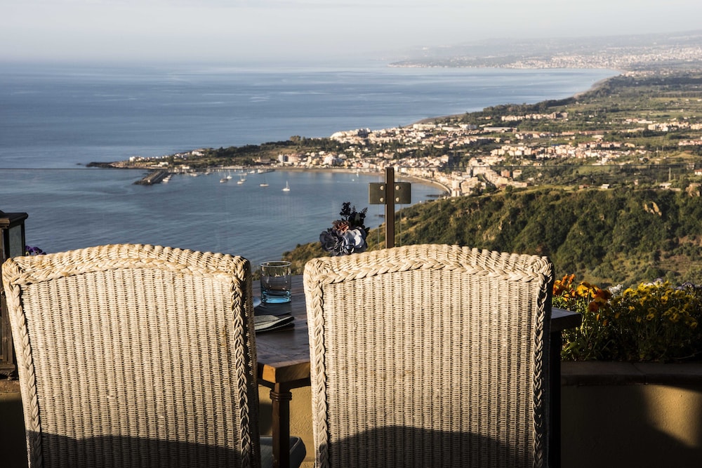 Hotel Villa Ducale — Restaurant & bars in Taormina, Sicily