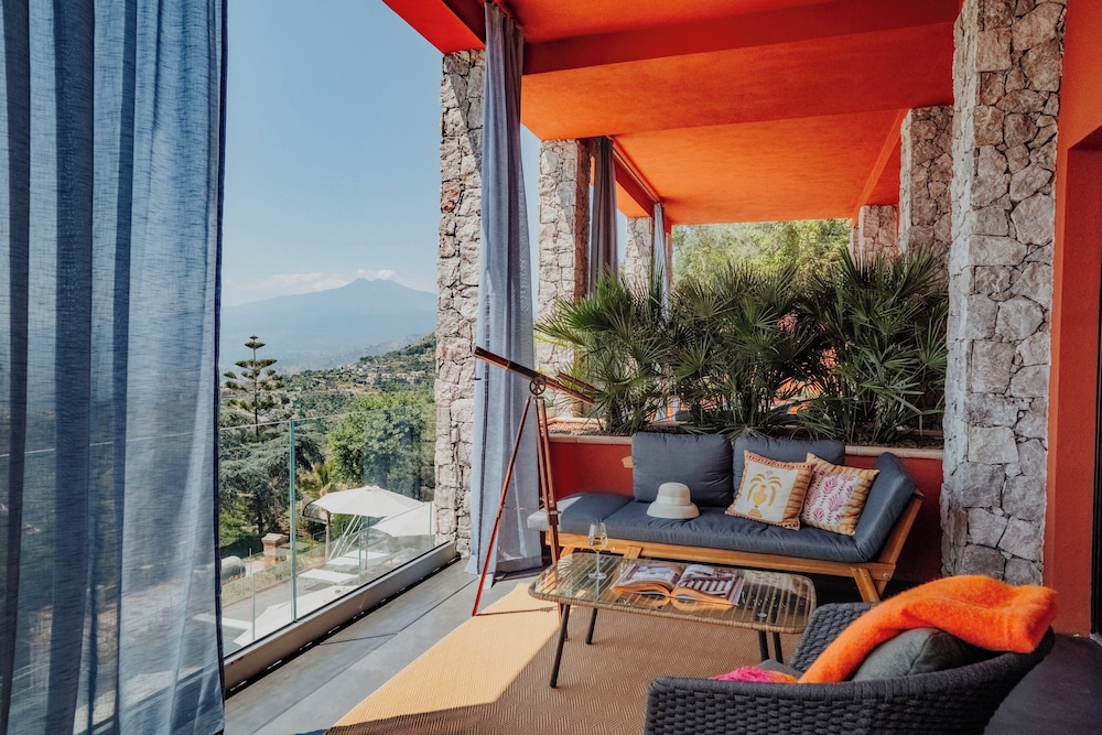 Hotel Villa Ducale — Hotel rooms in Taormina, Sicily