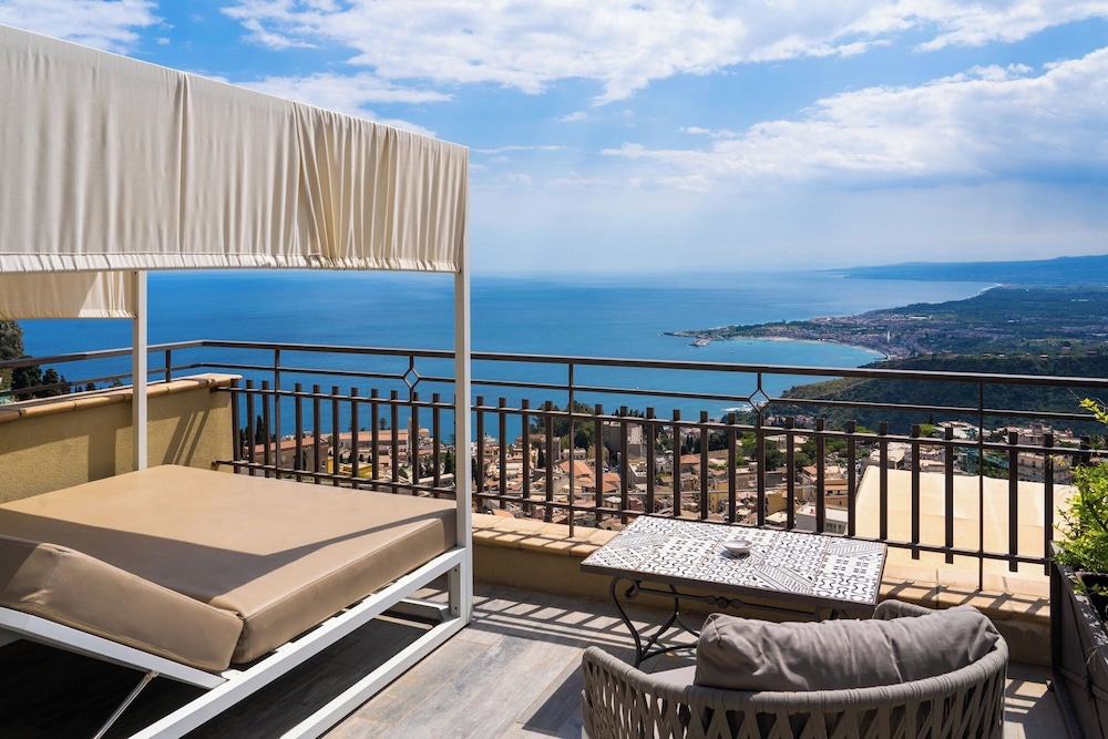 Hotel Villa Ducale — Hotel rooms in Taormina, Sicily