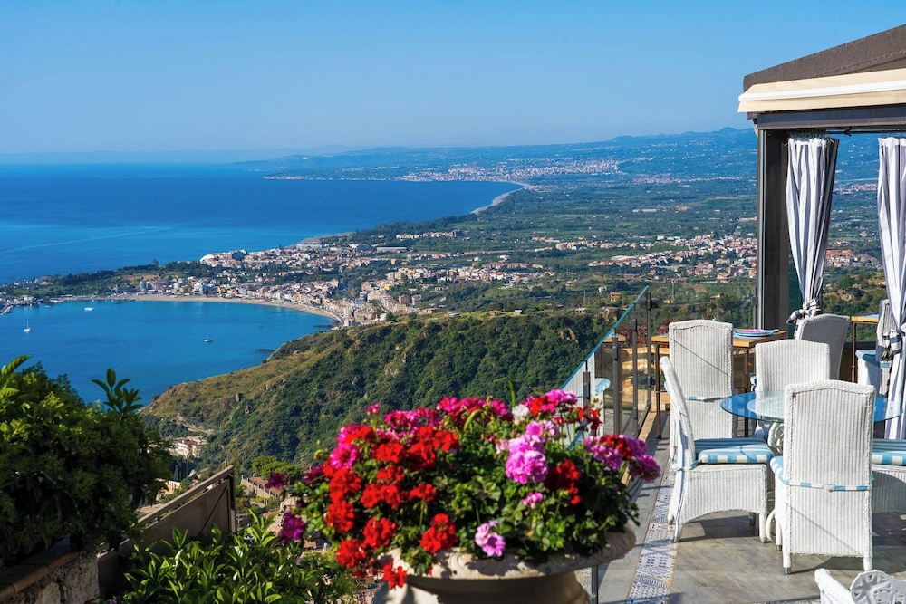 Hotel Villa Ducale — Hotel rooms in Taormina, Sicily