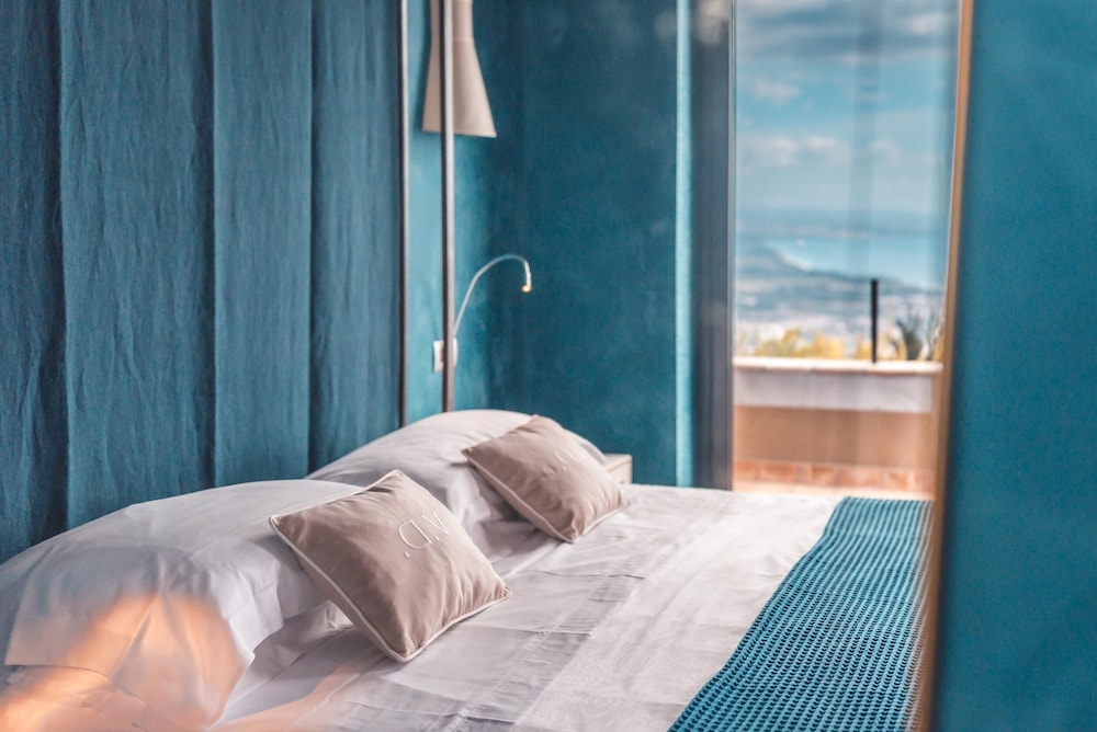 Hotel Villa Ducale — Hotel rooms in Taormina, Sicily