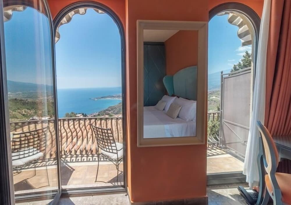 Hotel Villa Ducale — Hotel rooms in Taormina, Sicily