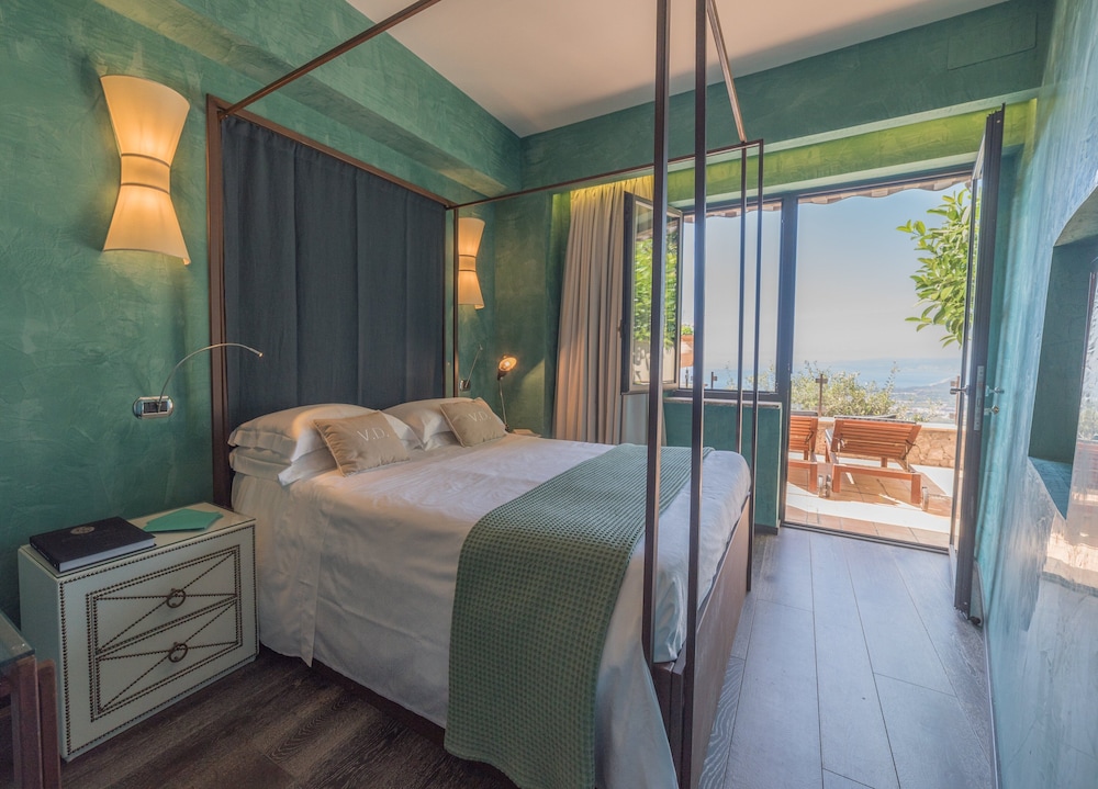 Hotel Villa Ducale — Hotel rooms in Taormina, Sicily