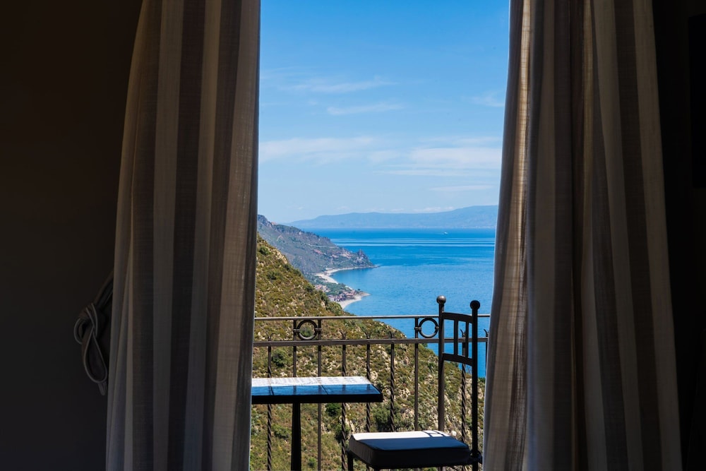 Hotel Villa Ducale — Hotel rooms in Taormina, Sicily