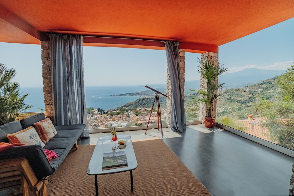 Hotel Villa Ducale — Hotel rooms in Taormina, Sicily