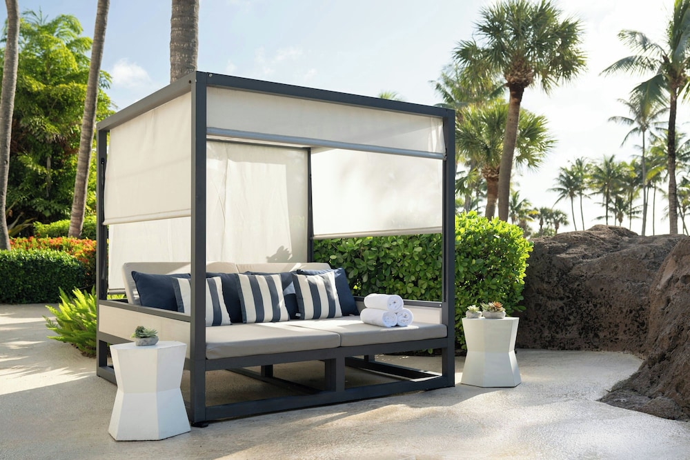 Fort Lauderdale Marriott Harbor Beach Resort & Spa — Swimming pool in Fort Lauderdale, Florida