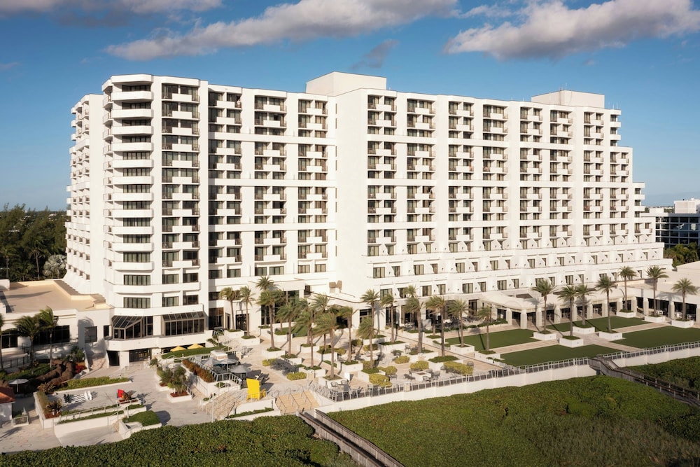 Fort Lauderdale Marriott Harbor Beach Resort & Spa — Hotel building in Fort Lauderdale, Florida