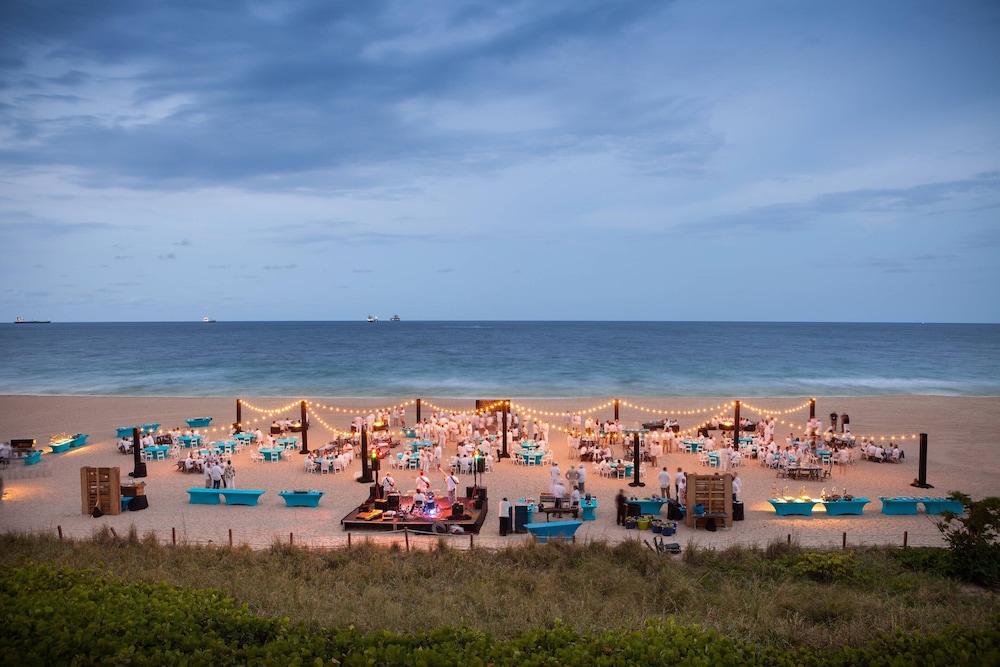 Fort Lauderdale Marriott Harbor Beach Resort & Spa — Beach in Fort Lauderdale, Florida